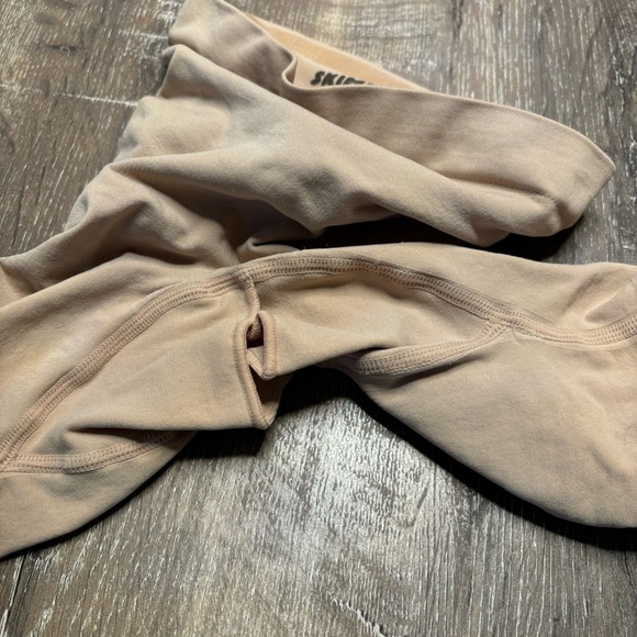 EUC Skims Shapework Short Small/Medium - Picture 5 of 6